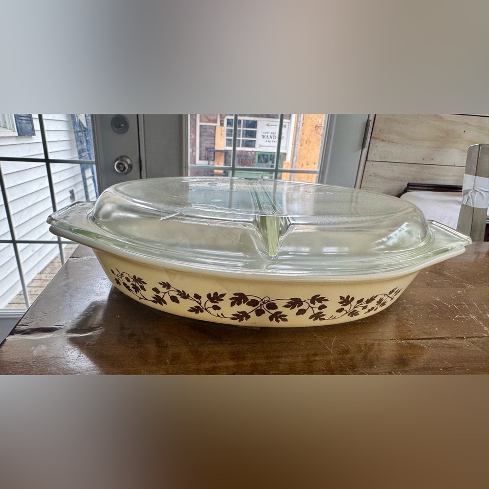 Pyrex Golden Acorn Casserole with Lid Divided 1.5 Qt Vintage Bakeware